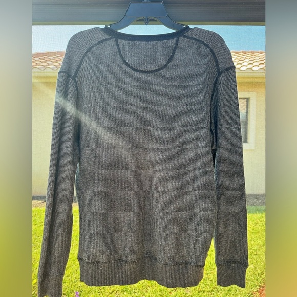 Tommy Bahama Black Gray Waffle V Neck Sweater Size Large Wool LS - Picture 4 of 4